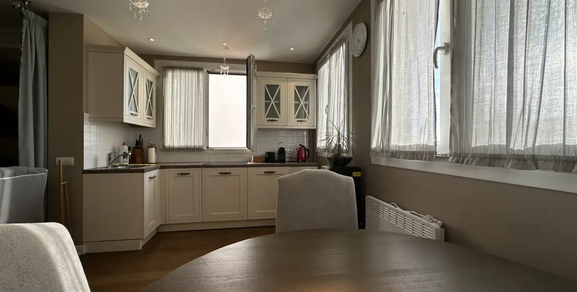 Venta de apartamento en planta media en Puerto Banús 13