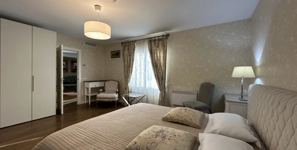 Venta de apartamento en planta media en Puerto Banús 16