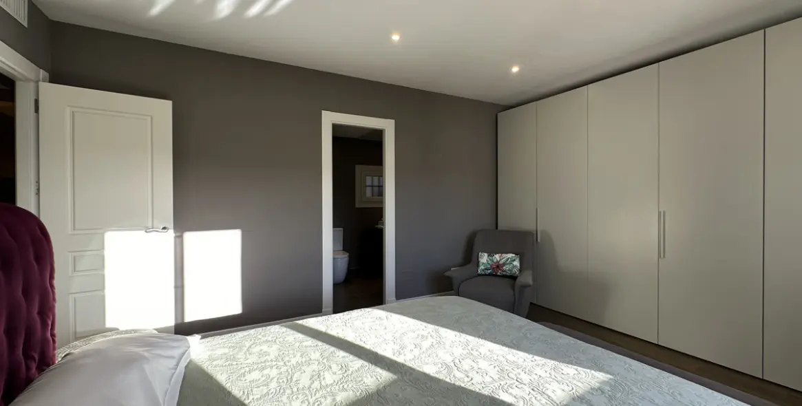 Sale of middle floor apartment in Puerto Banús 24