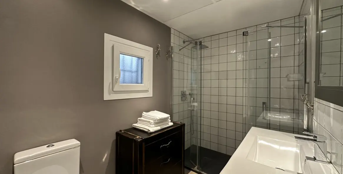 Sale of middle floor apartment in Puerto Banús 25