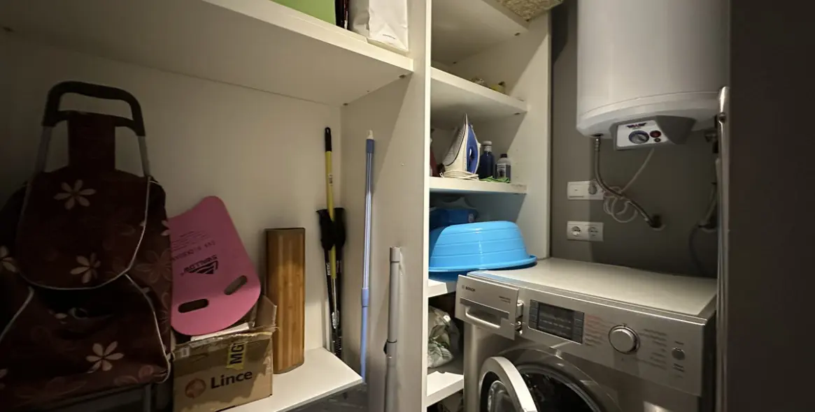 Sale of middle floor apartment in Puerto Banús 26