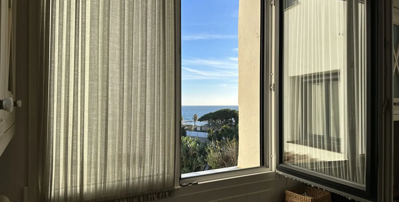 Venta de apartamento en planta media en Puerto Banús 1