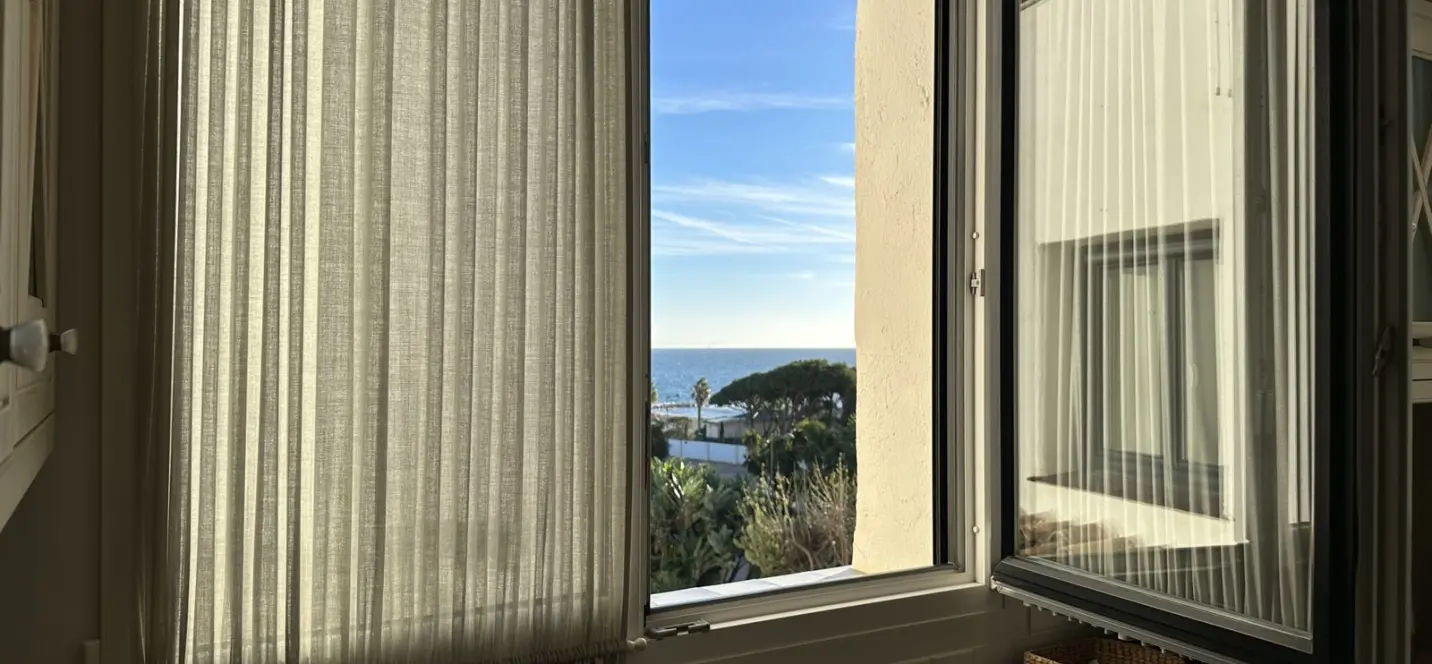 Sale of middle floor apartment in Puerto Banús 0
