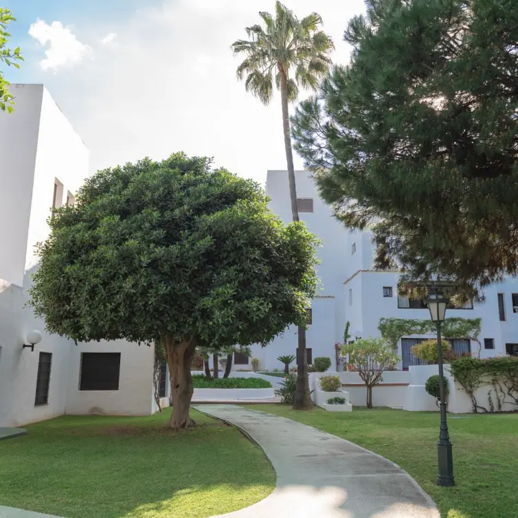 Sale of middle floor apartment in Puerto Banús