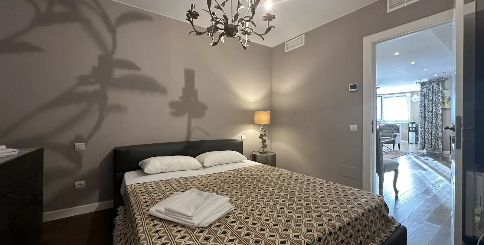Venta de apartamento en planta media en Puerto Banús 20