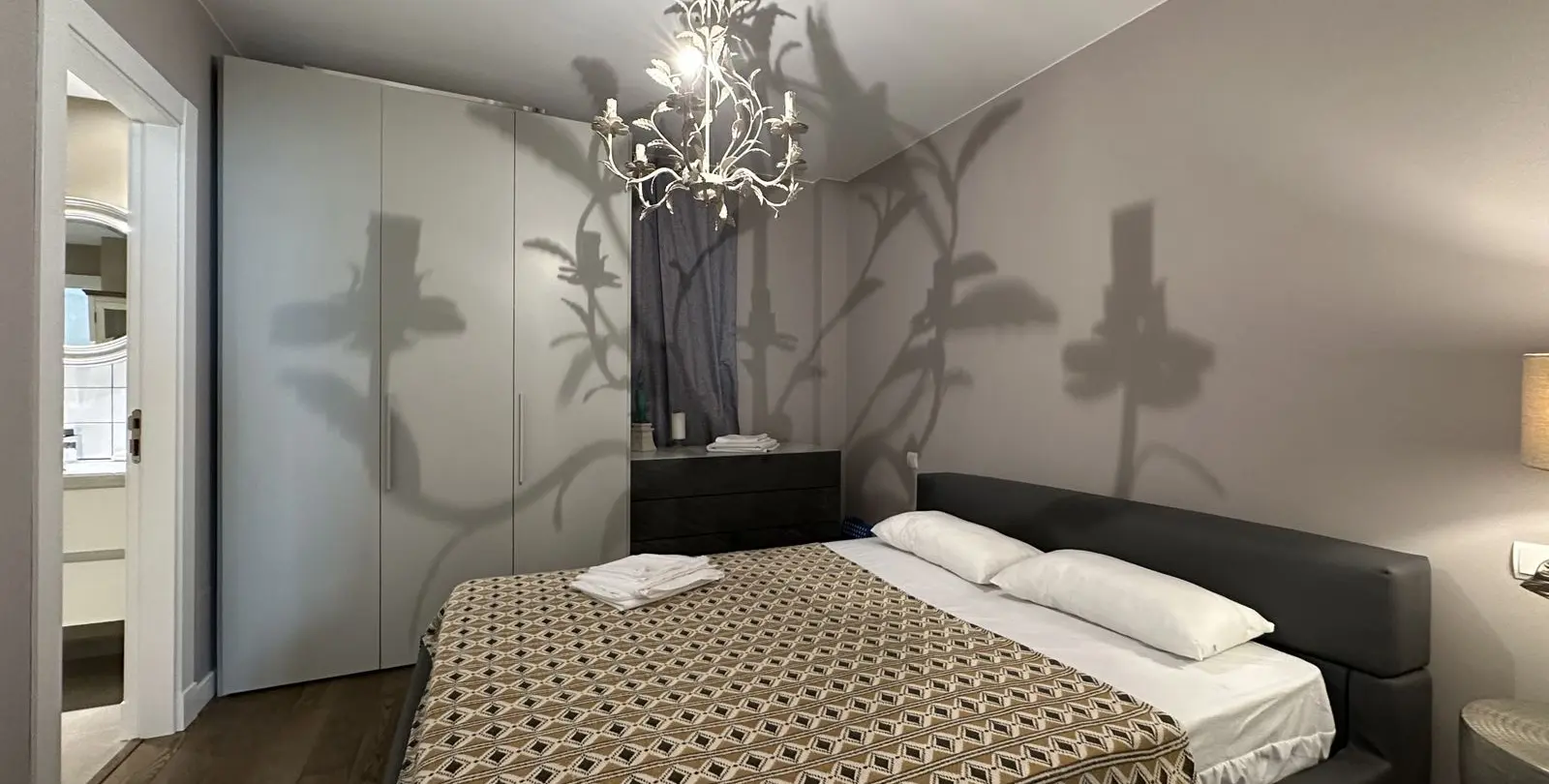 Venta de apartamento en planta media en Puerto Banús 21