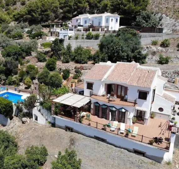 Продажа  отдельно стоящей виллы в Frigiliana