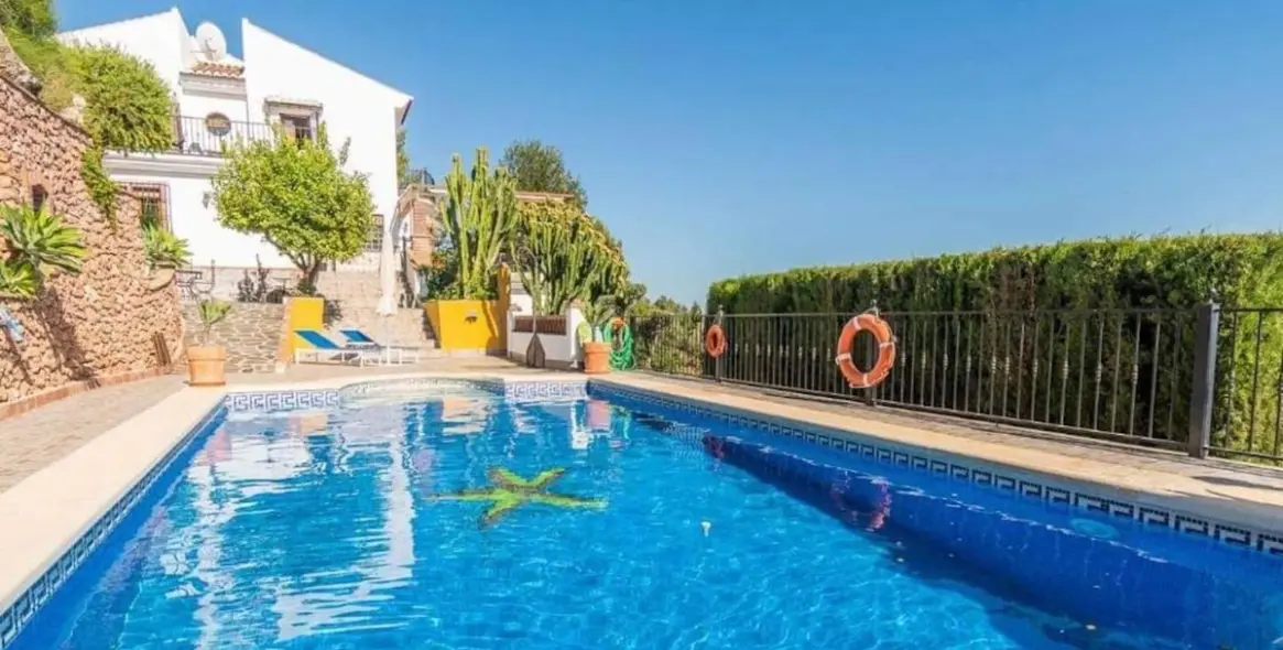 Продажа  отдельно стоящей виллы в Frigiliana 2