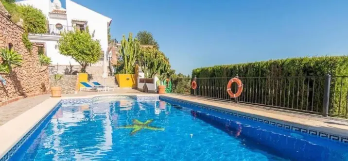 Продажа  отдельно стоящей виллы в Frigiliana 1