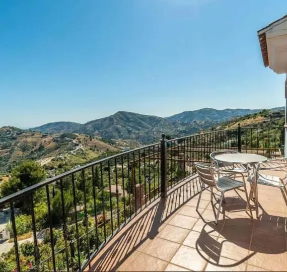 Продажа  отдельно стоящей виллы в Frigiliana
