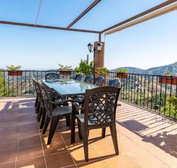 Продажа  отдельно стоящей виллы в Frigiliana