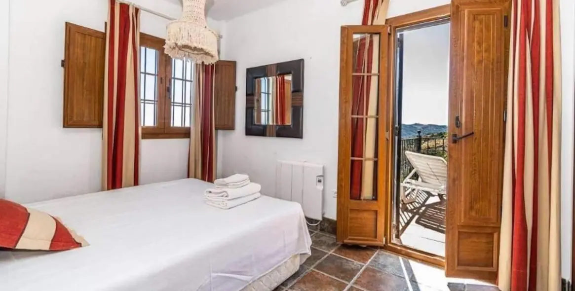 Продажа  отдельно стоящей виллы в Frigiliana 10