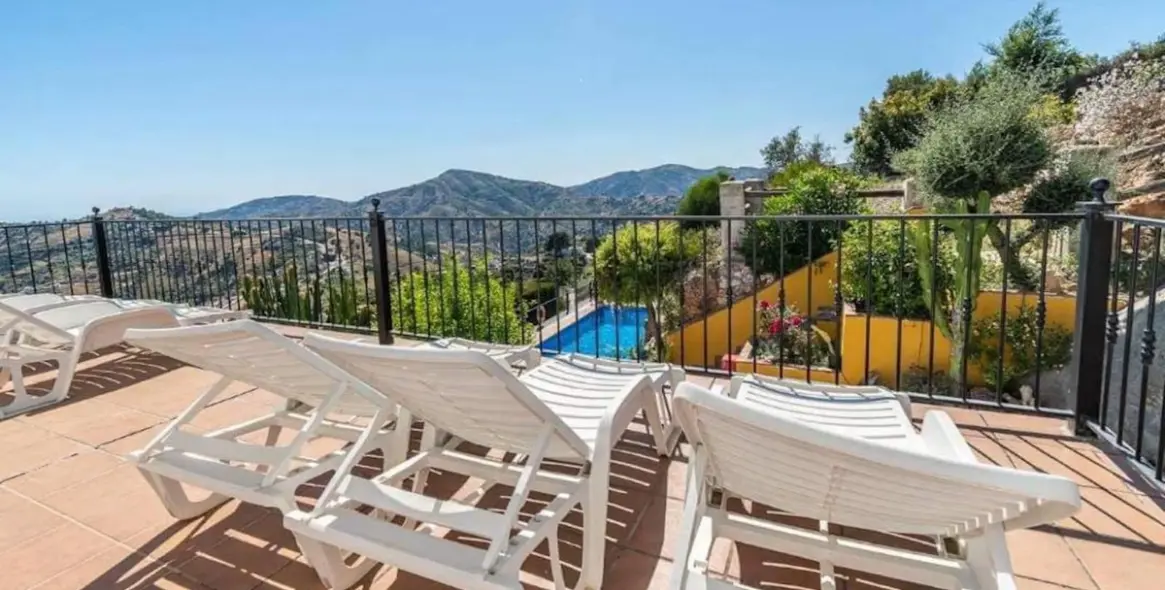 Продажа  отдельно стоящей виллы в Frigiliana 12