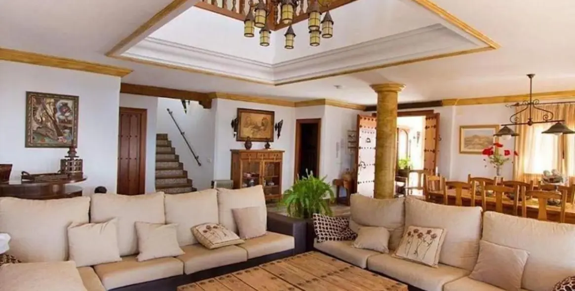 Продажа  отдельно стоящей виллы в Frigiliana 19