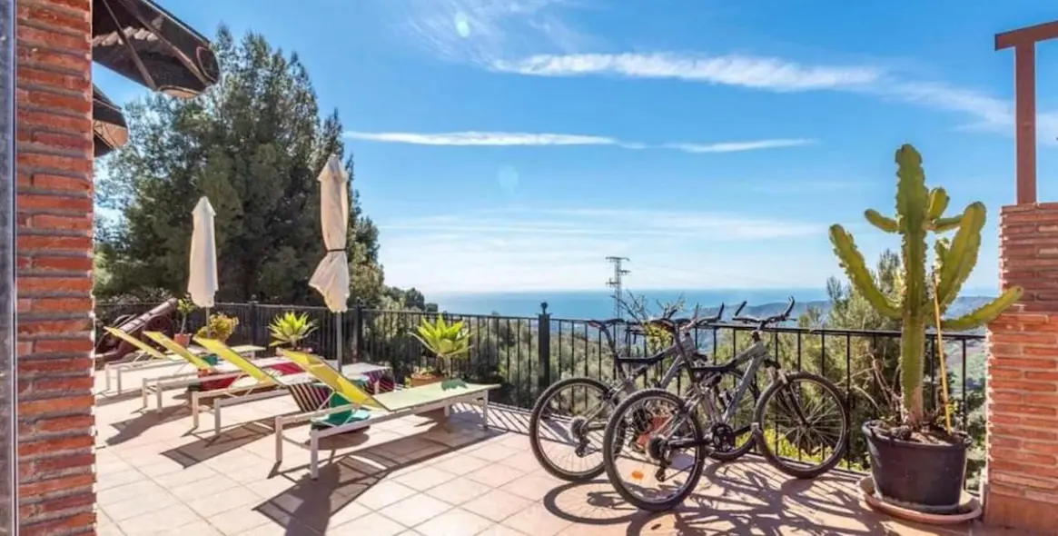 Продажа  отдельно стоящей виллы в Frigiliana 20