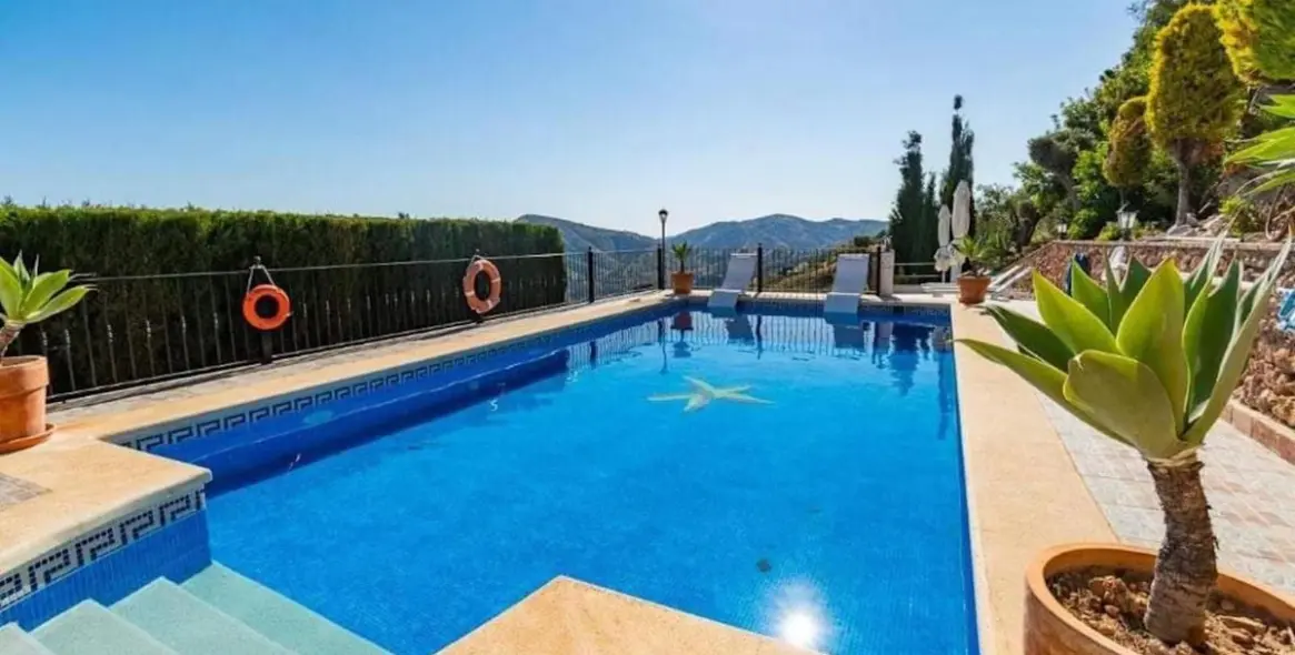 Sale of detached villa in Frigiliana 32