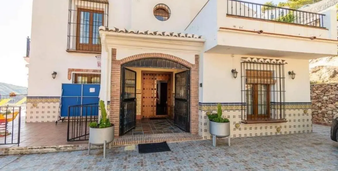 Sale of detached villa in Frigiliana 35