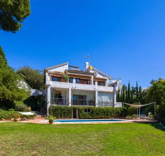 Продажа  отдельно стоящей виллы в El Rosario