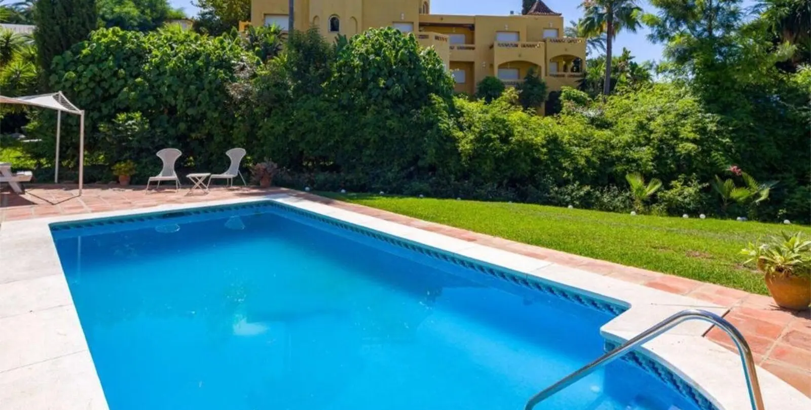 Sale of detached villa in El Rosario 9
