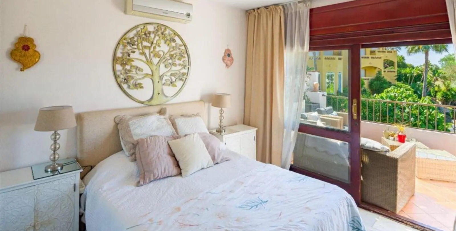 Sale of detached villa in El Rosario 11