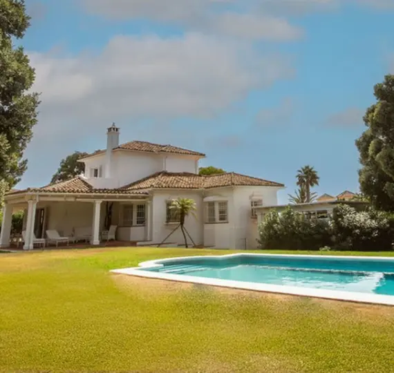 Продажа  отдельно стоящей виллы в San Roque Club