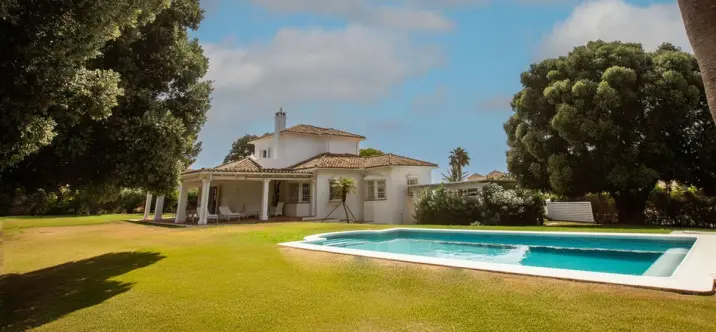 Продажа  отдельно стоящей виллы в San Roque Club 0