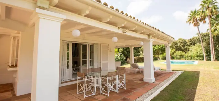 Продажа  отдельно стоящей виллы в San Roque Club 1