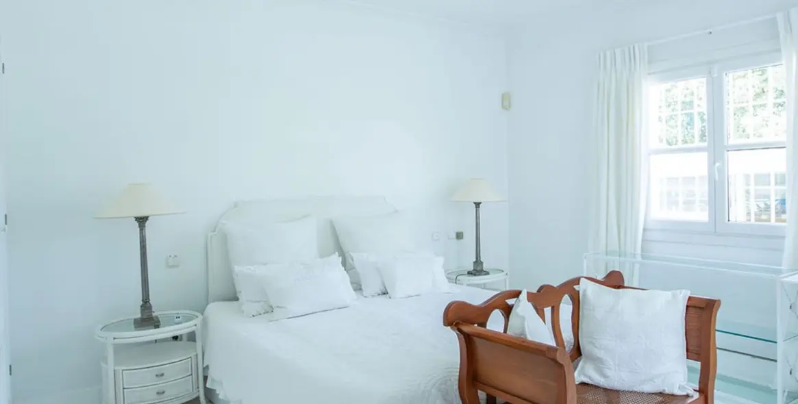 Продажа  отдельно стоящей виллы в San Roque Club 8