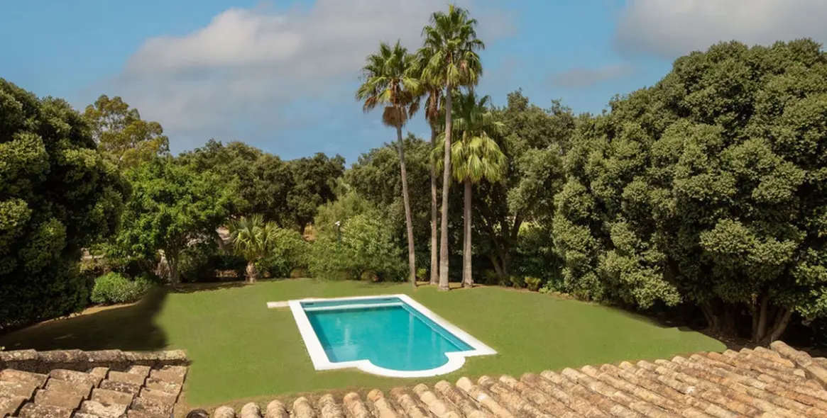 Продажа  отдельно стоящей виллы в San Roque Club 15