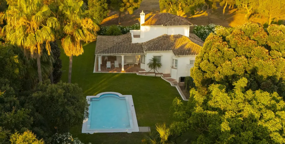 Продажа  отдельно стоящей виллы в San Roque Club 20