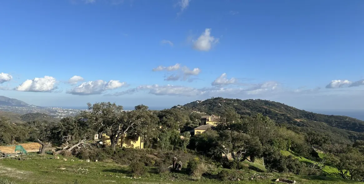 Sale of residential plot in La Mairena 27