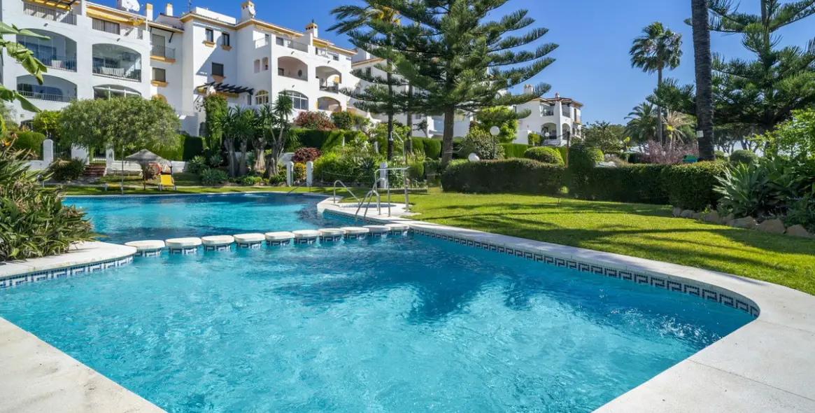 Продажа апартаментов на первом этаже в Nueva Andalucía 16