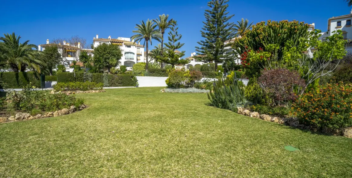 Sale of ground floor apartment in Nueva Andalucía 43