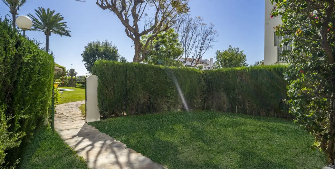 Sale of ground floor apartment in Nueva Andalucía 44