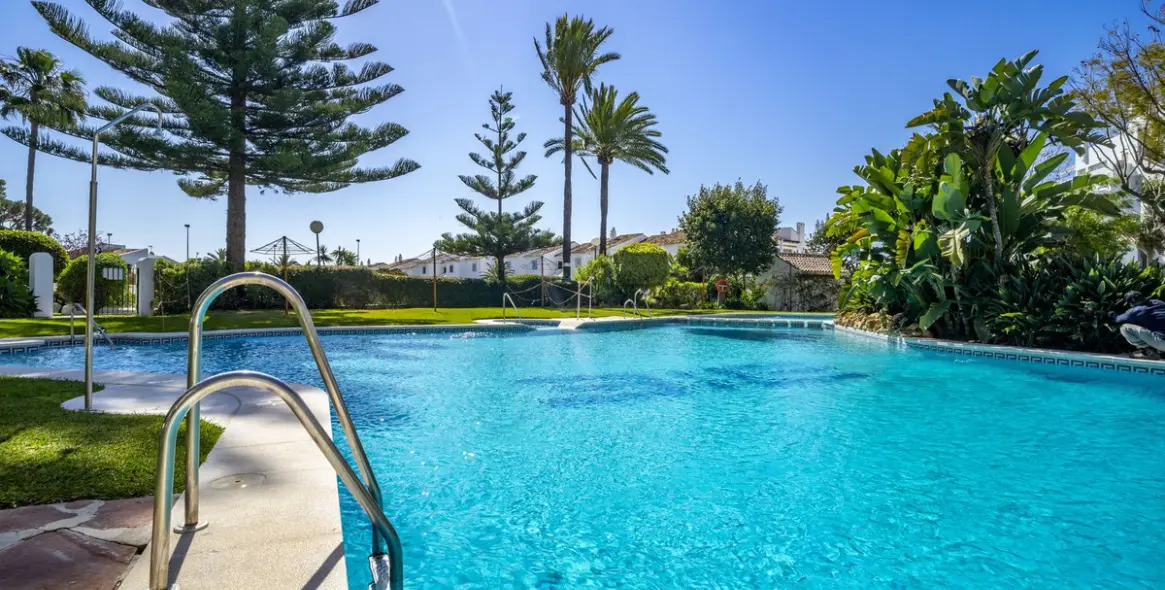 Sale of ground floor apartment in Nueva Andalucía 46