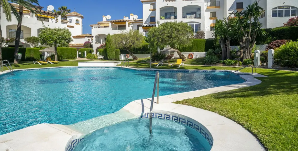 Sale of ground floor apartment in Nueva Andalucía 47