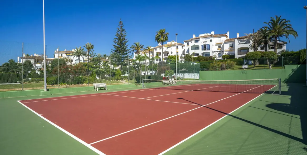 Sale of ground floor apartment in Nueva Andalucía 48