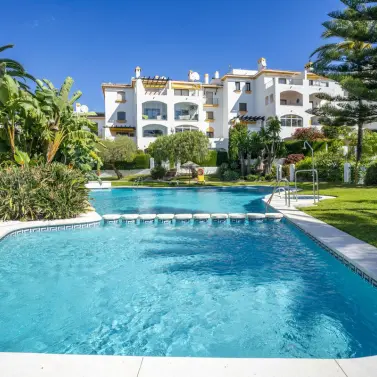 Venta de apartamento en planta baja en Nueva Andalucía