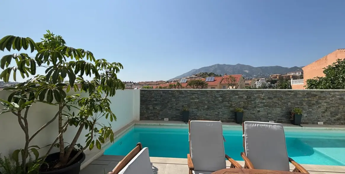Sale of detached villa in Fuengirola 1