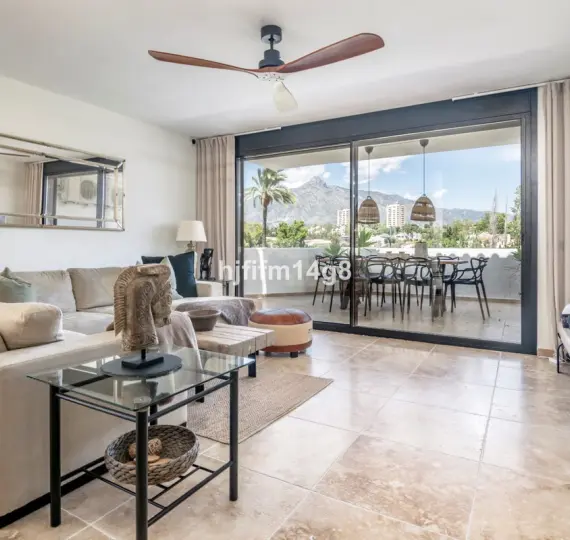Sale of penthouse duplex in Nueva Andalucía