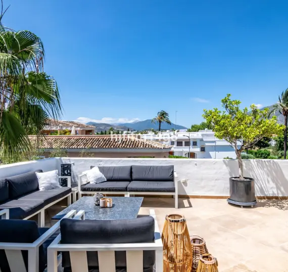 Sale of penthouse duplex in Nueva Andalucía