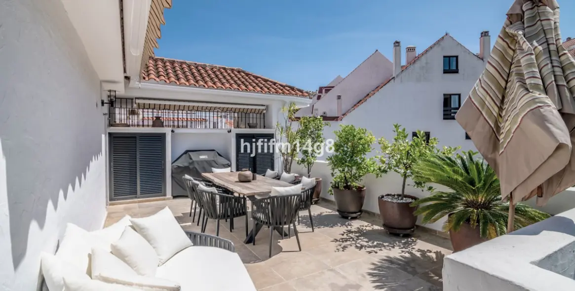 Sale of penthouse duplex in Nueva Andalucía 3