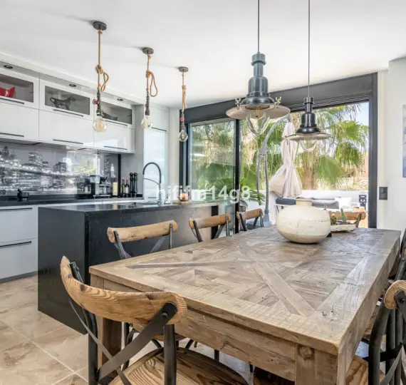 Sale of penthouse duplex in Nueva Andalucía