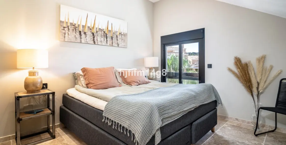 Sale of penthouse duplex in Nueva Andalucía 12