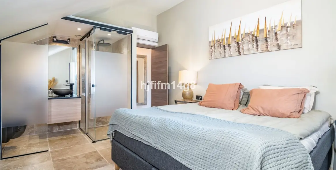 Sale of penthouse duplex in Nueva Andalucía 13