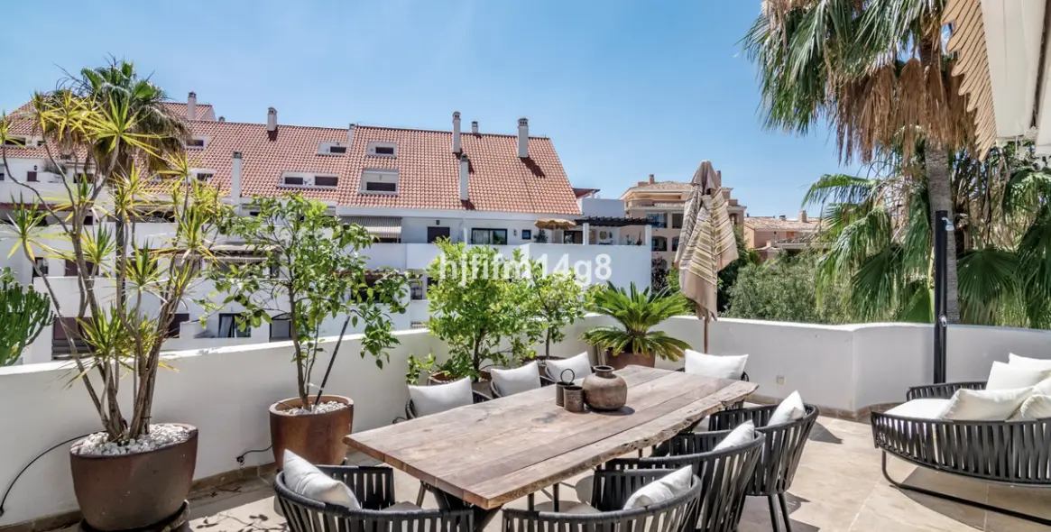 Sale of penthouse duplex in Nueva Andalucía 20