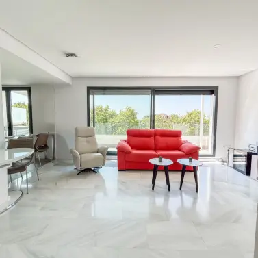 Продажа двухуровневого пентхауса в Marbella