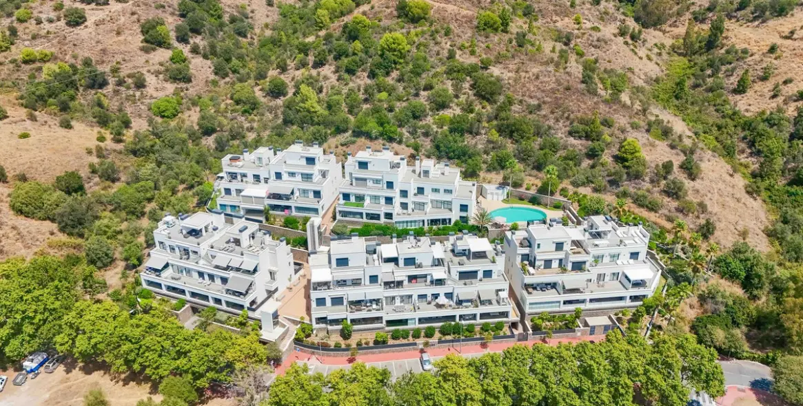 Sale of penthouse duplex in Marbella 25