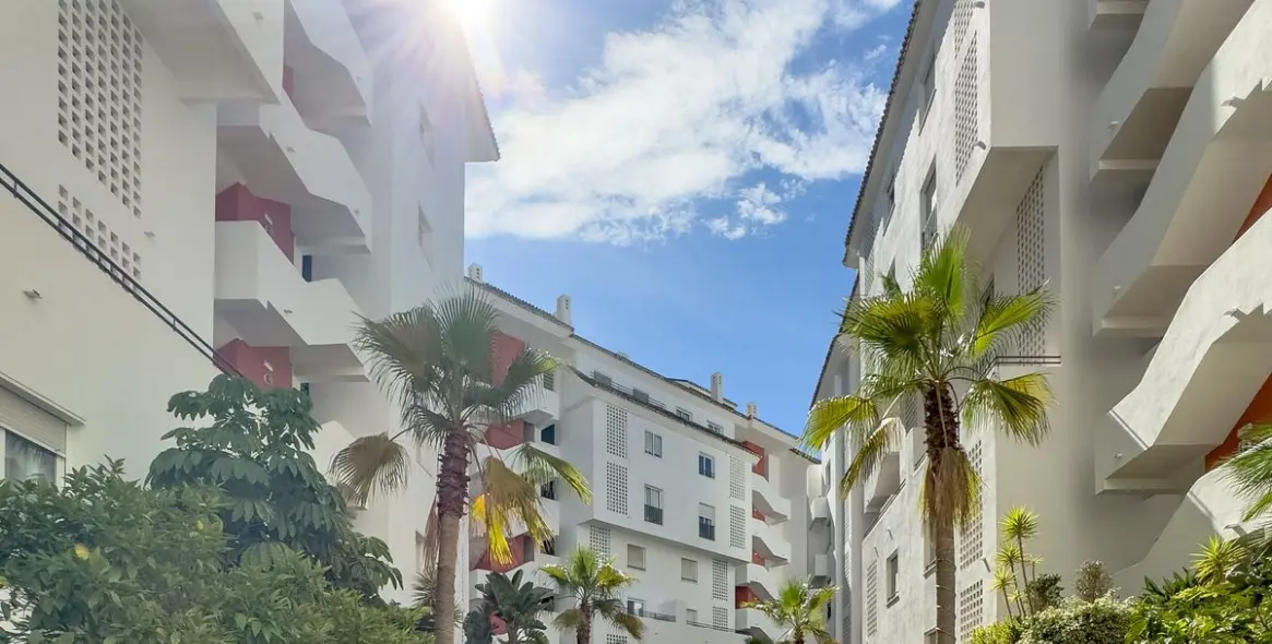 Sale of penthouse in Puerto Banús 10