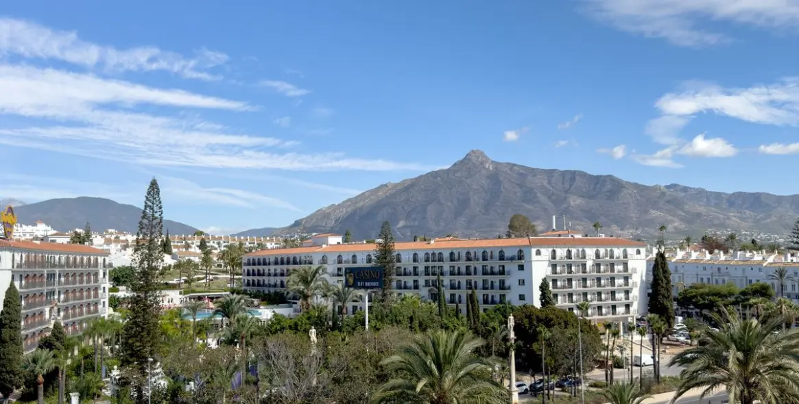 Sale of penthouse in Puerto Banús 25